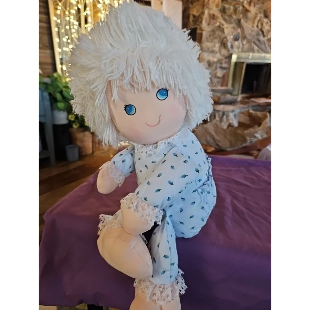 VTG 1982 Animal Toys Inc Doll White Yarn Hair Soft Play Doll W/Pretend Carrier‎